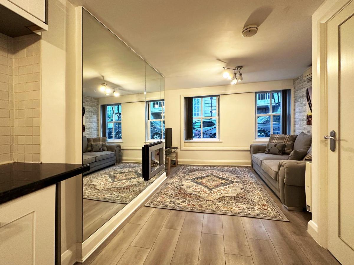 Chic Apartment In Mayfair ลอนดอน ภายนอก รูปภาพ